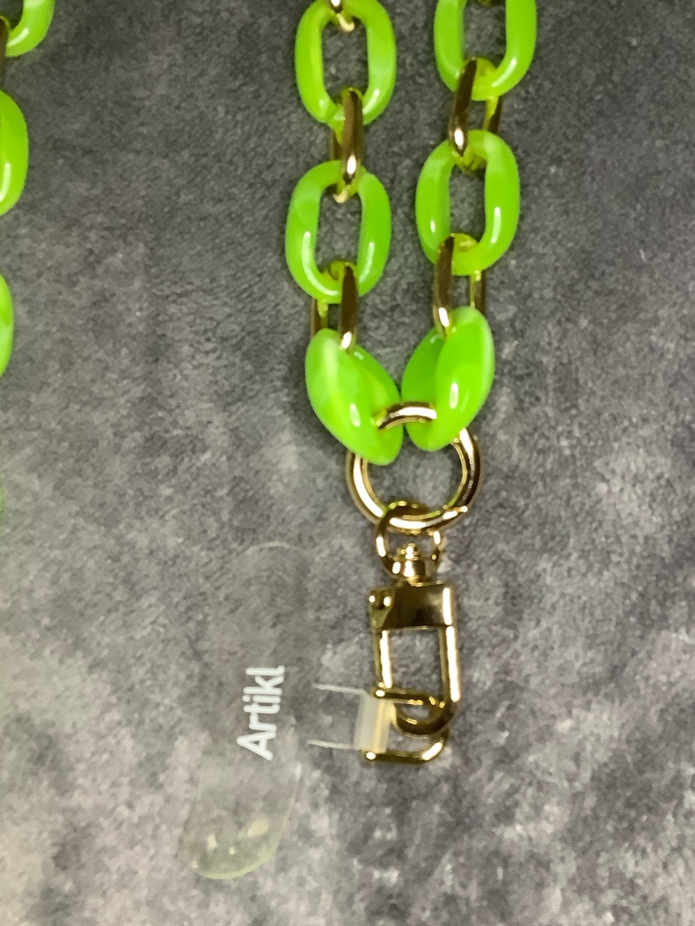 ARTIKL ACRYLIC CHAIN CROSSBODY PHONE STRAP NECKLACE - Picture 2 of 10